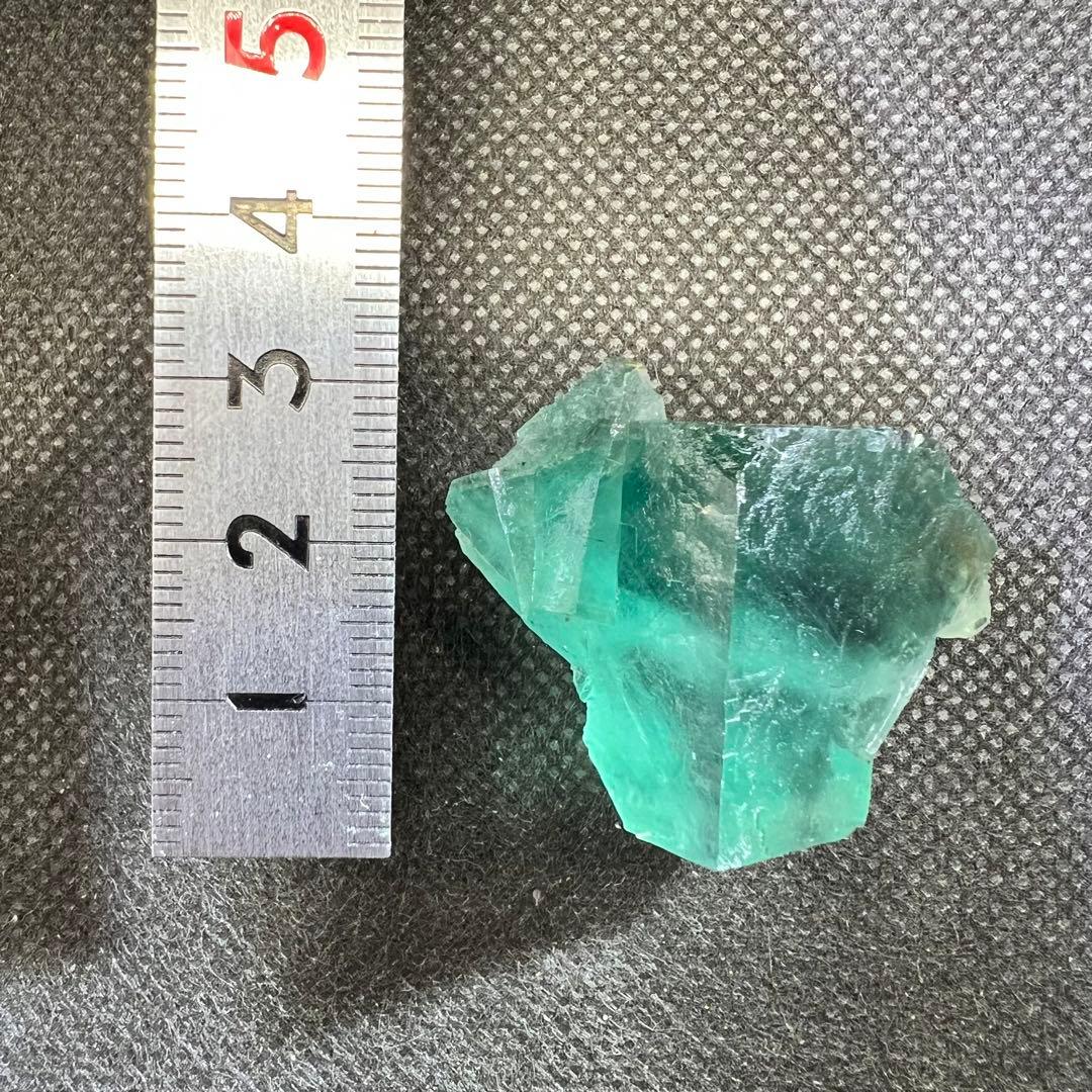 ヤオガンシャン産　「碧色」「ピクルスグリーン」フローライト　ゾーニング