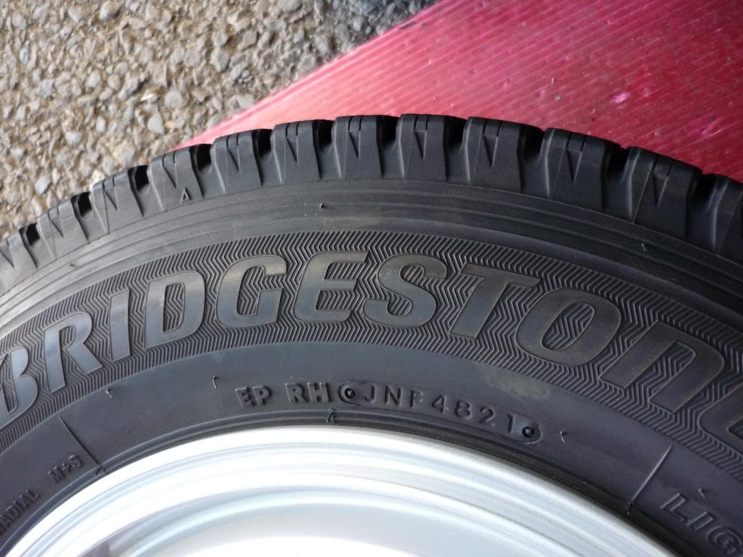 NV200にヴィセンテ+ブリジストン製VL-1 165/80R14スタッドレス