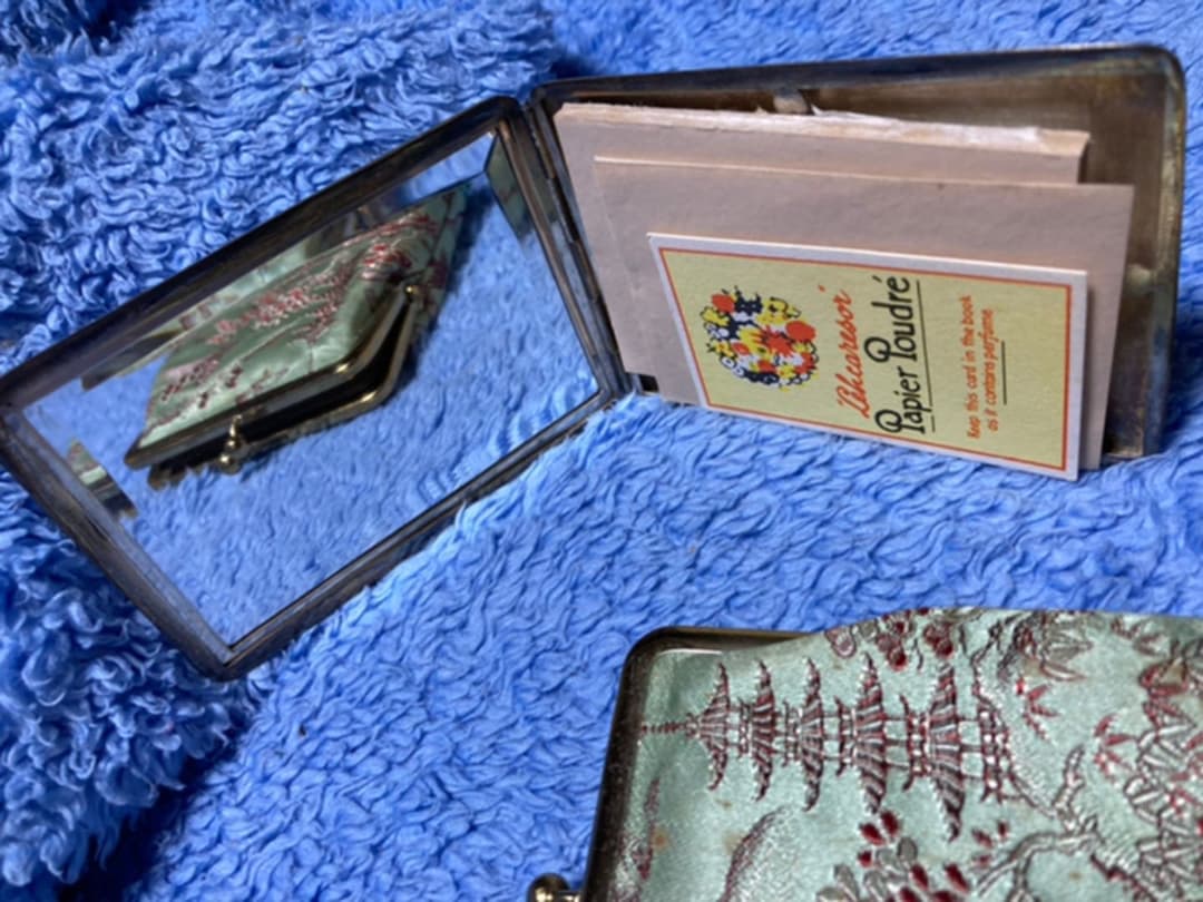 値下げ　レトロ銀製彫刻　コンパクトミラー