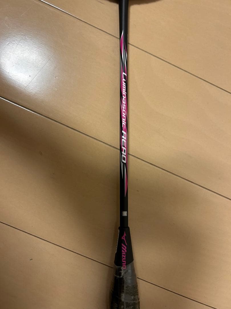 ミズノバドミントンラケット　ルミナソニックAERO ピンク