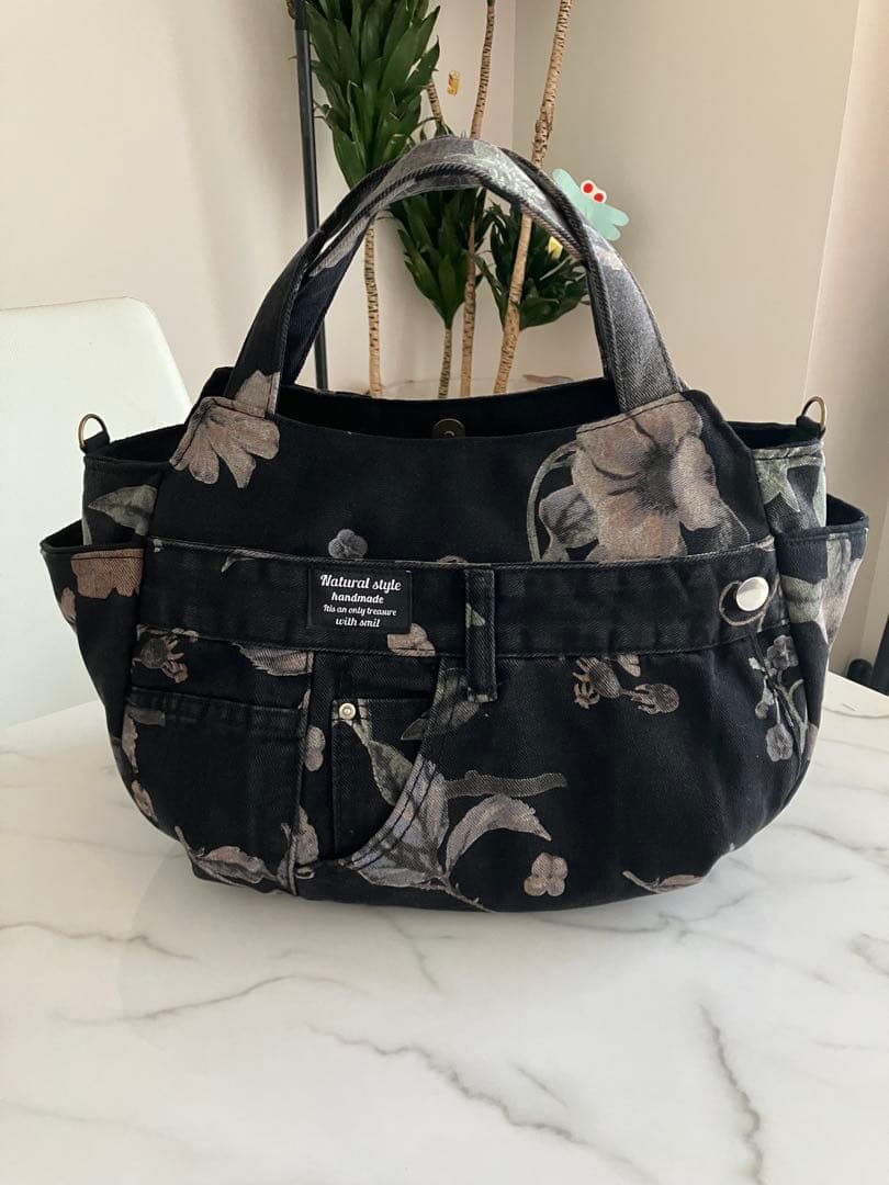 915 あつこ　大きめ花柄デニムリメイクバック　ハンドメイド2点