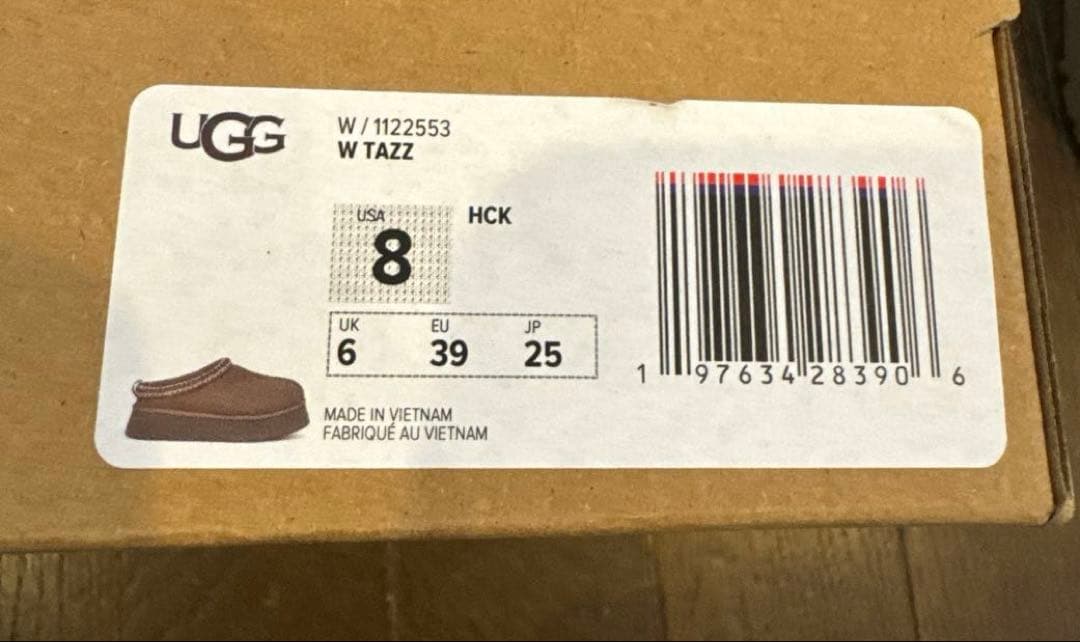 靴 UGG TAZZ