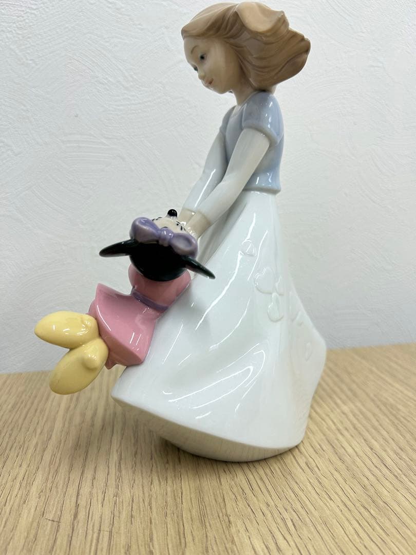 『リヤドロ・　NAO 　ミニーの親友』陶器置物　ナオ・ディズニーシリーズ