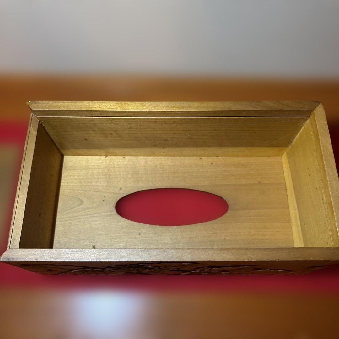 ②木彫り　BOXティッシュケース横　マーガレット