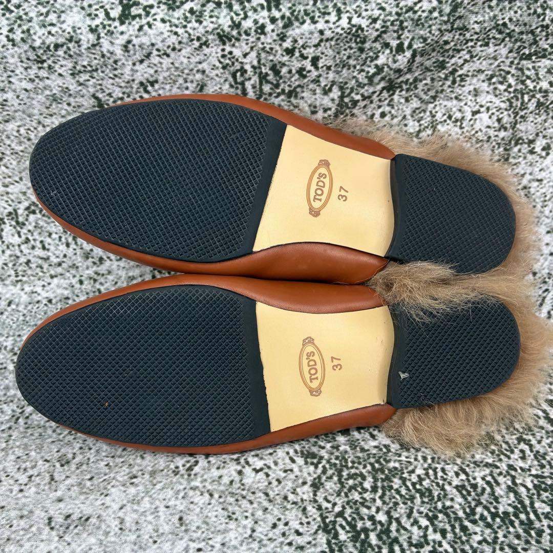 新品同様 トッズ サンダル ゴールド金具 毛皮