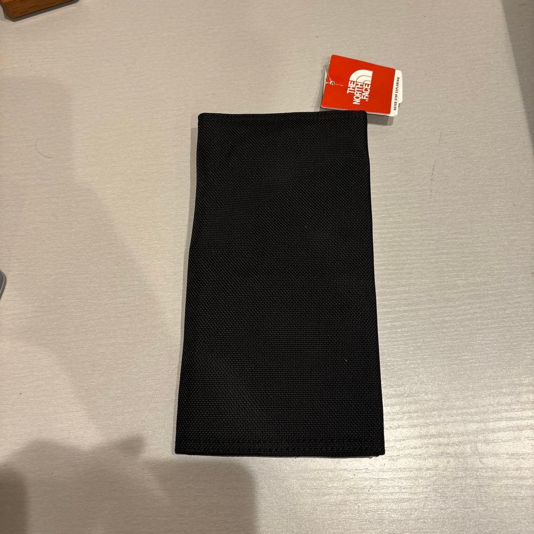 新品限定完売！ノースフェイスシャトルトラベルウォレット/ブラックパスポートケース