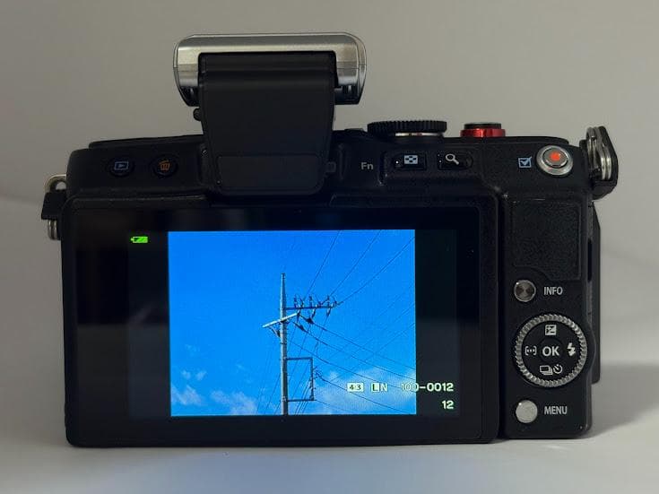 ★美品★ オリンパス OLYMPUS PEN LITE E-PL6 レンズキット