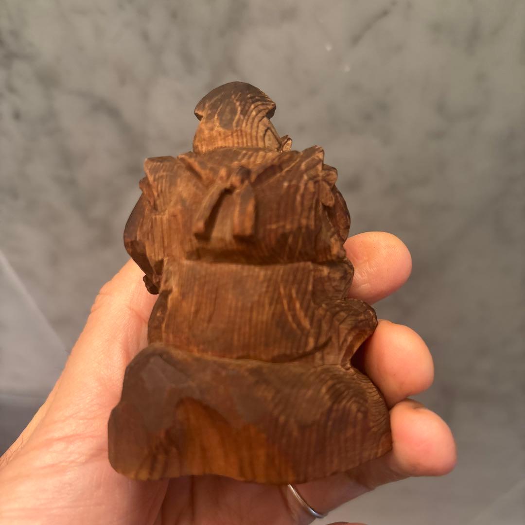 アンティーク明治時代　平和的なお顔で雰囲気のある恵比寿様の一刀彫の彫刻オブジェ