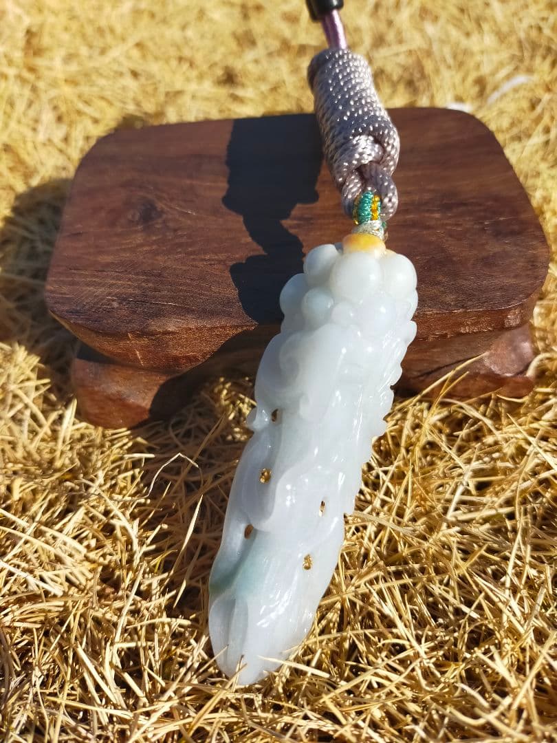 本翡翠彫刻人参如意　縁起物置き物コレクションジェイダイト