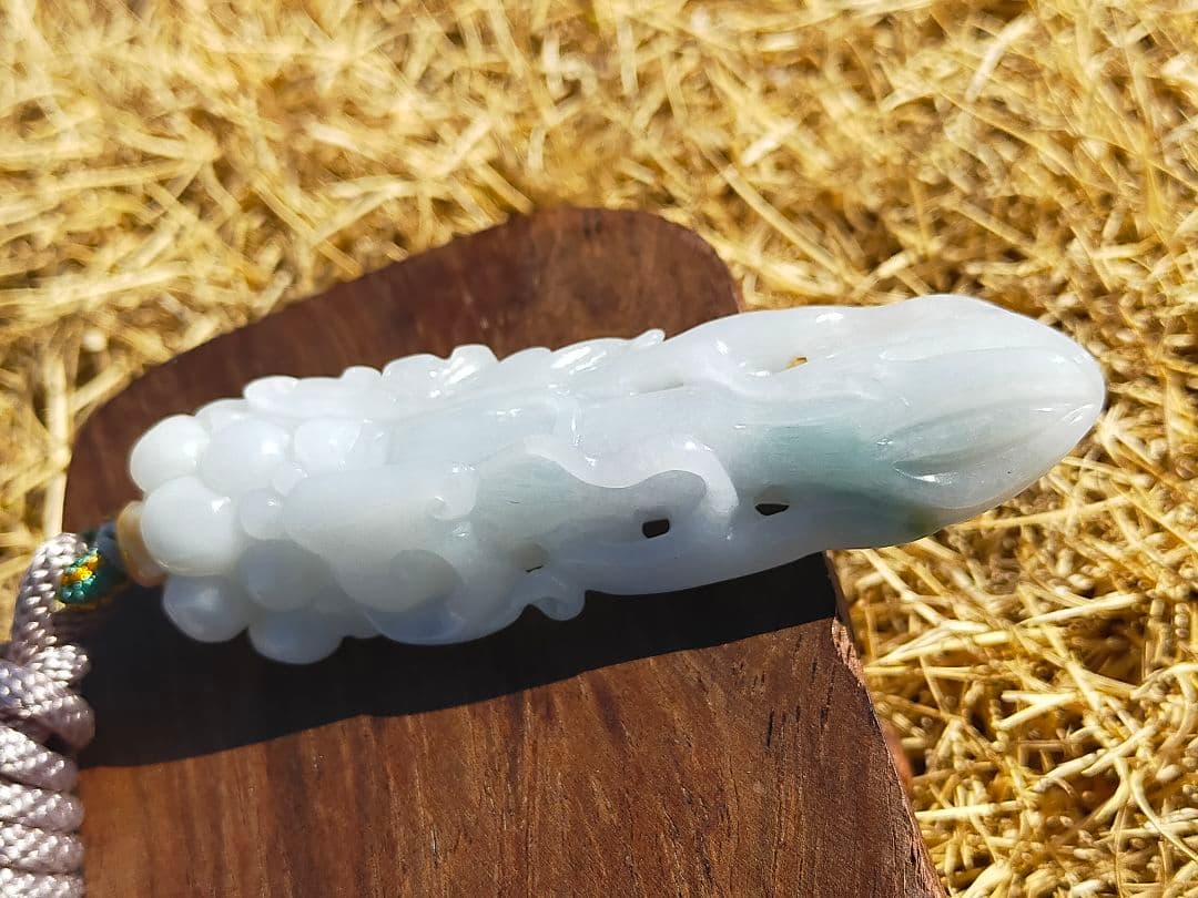 本翡翠彫刻人参如意　縁起物置き物コレクションジェイダイト