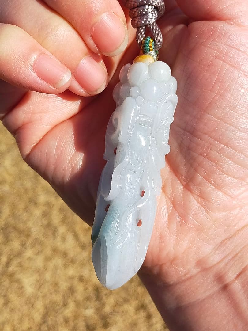 本翡翠彫刻人参如意　縁起物置き物コレクションジェイダイト