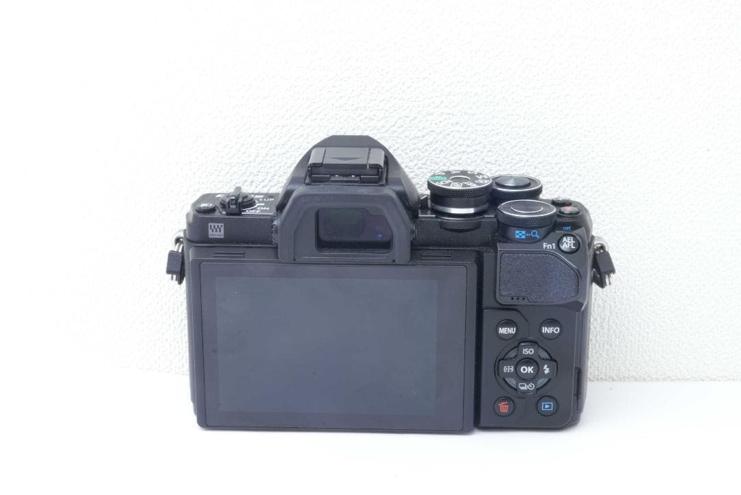 新品級♪OLYMPUS E-M10 Mark III ダブルズーム　人気機種