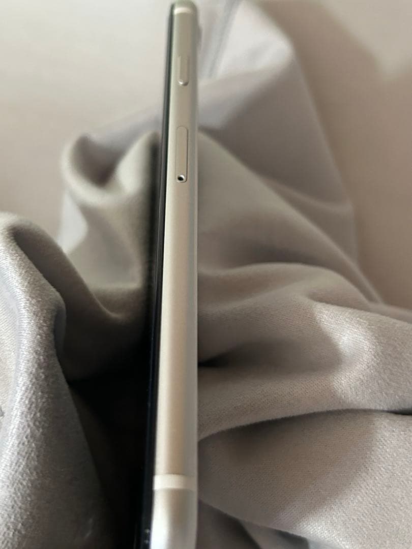 Apple iPhone SE (第2世代) ホワイト 本体