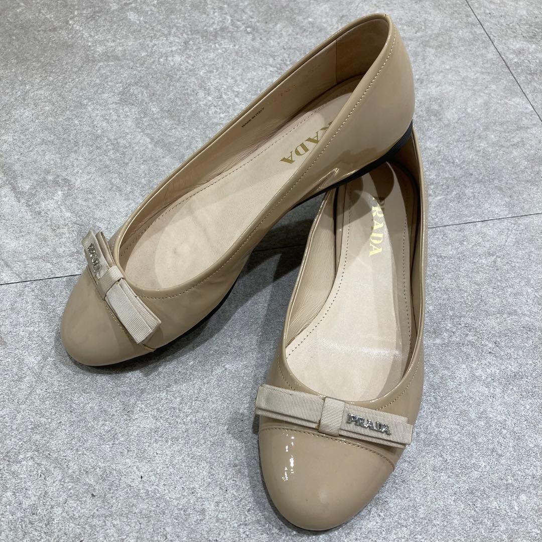 ⭐︎箱ケアカード付属　美品　プラダ　フラットシューズ　ベージュ　エナメル