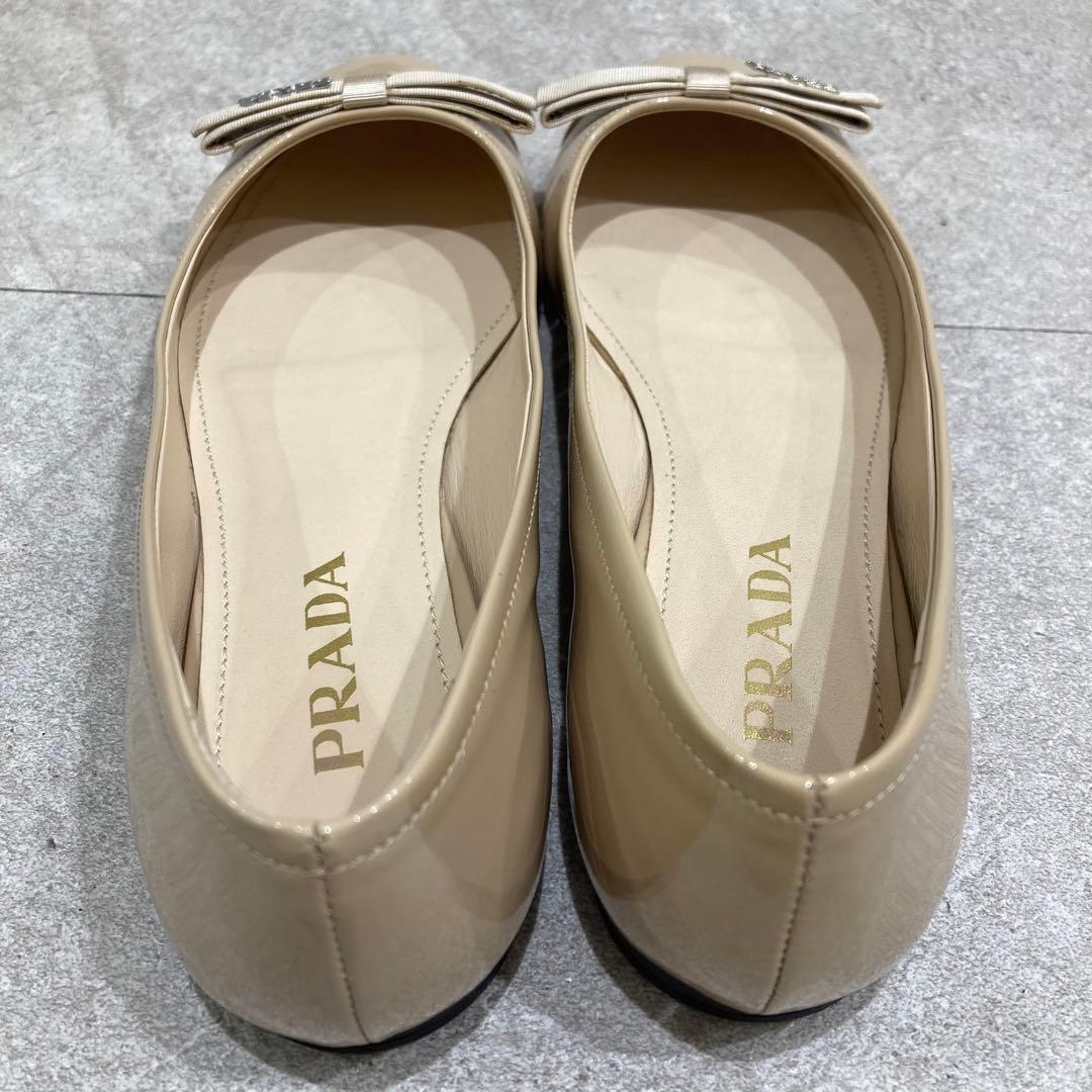 ⭐︎箱ケアカード付属　美品　プラダ　フラットシューズ　ベージュ　エナメル