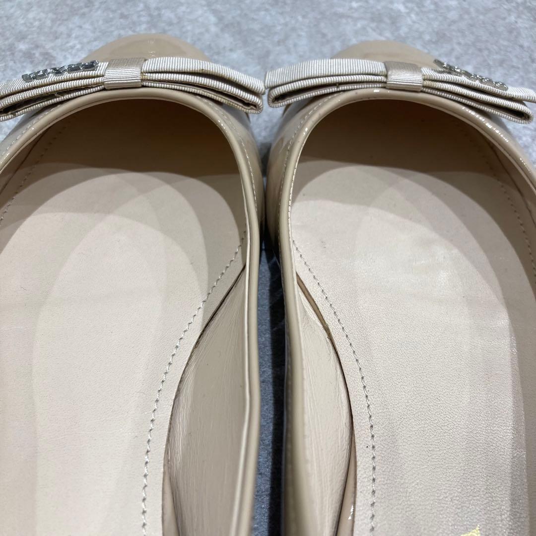 ⭐︎箱ケアカード付属　美品　プラダ　フラットシューズ　ベージュ　エナメル