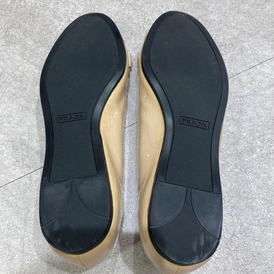 ⭐︎箱ケアカード付属　美品　プラダ　フラットシューズ　ベージュ　エナメル