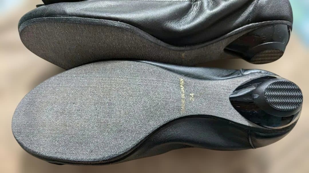 週末限定再値下！新品キタムラ　とても柔い革歩きやすいローヒールパンプス24cm黒