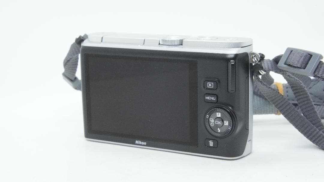 【Y3055】 Nikon 1 J3 シルバー 箱あり ニコン