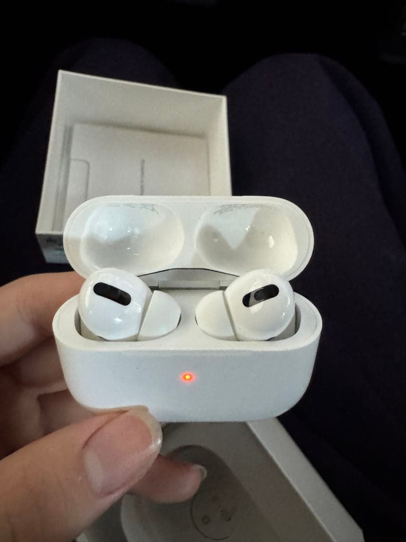 AirPods Pro MagSafe 付属品ケーブル以外全部入ってます