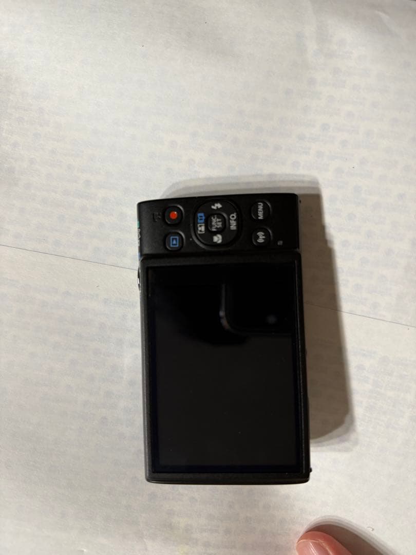 Canon IXY650コンパクトカメラ　ケース付き