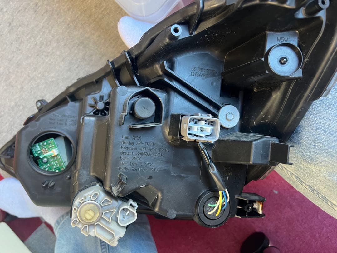 トヨタアクアNHP10 中期　右LEDヘッドライト KOITO 52-293