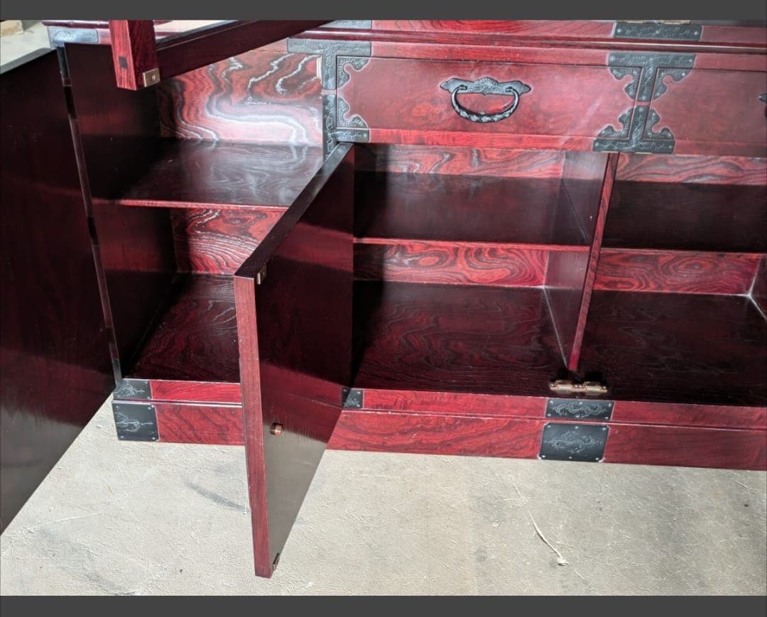 二本松工藝館　田中家具 重厚感ある佇まいが魅力的な水屋箪笥 キャビネット 食器棚