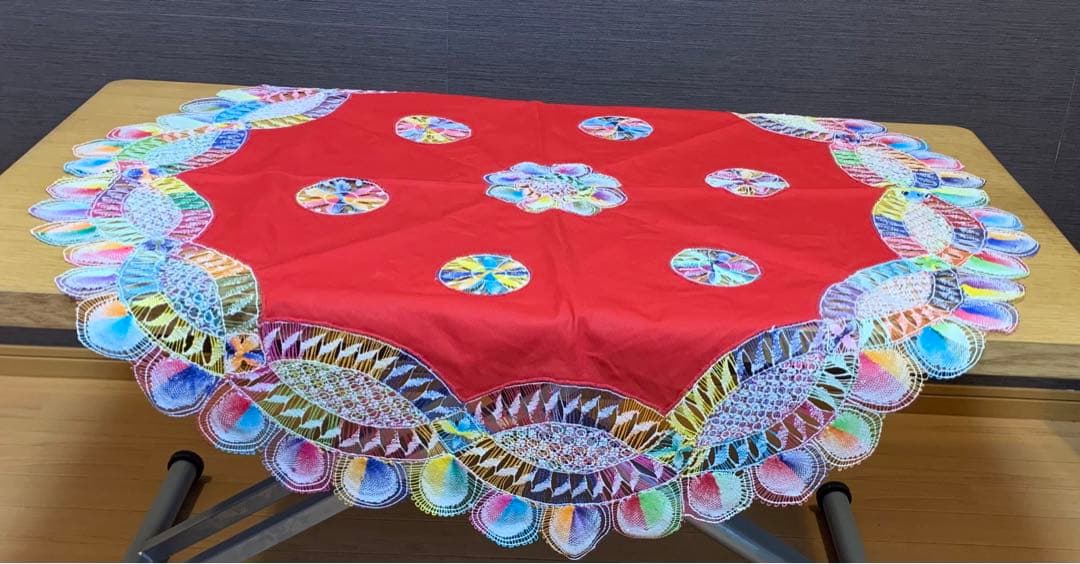 パラグアイ民芸品　ニャンドゥティ伝説織　円形　テーブルクロス