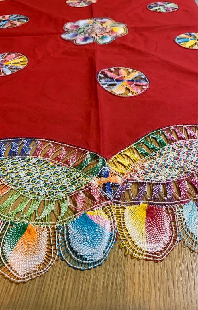 パラグアイ民芸品　ニャンドゥティ伝説織　円形　テーブルクロス