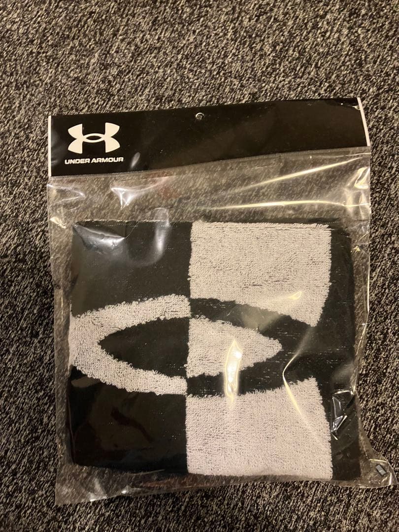 【新品未開封】2025福袋アンダーアーマー パーカー　パンツ　タオル　LGサイズ