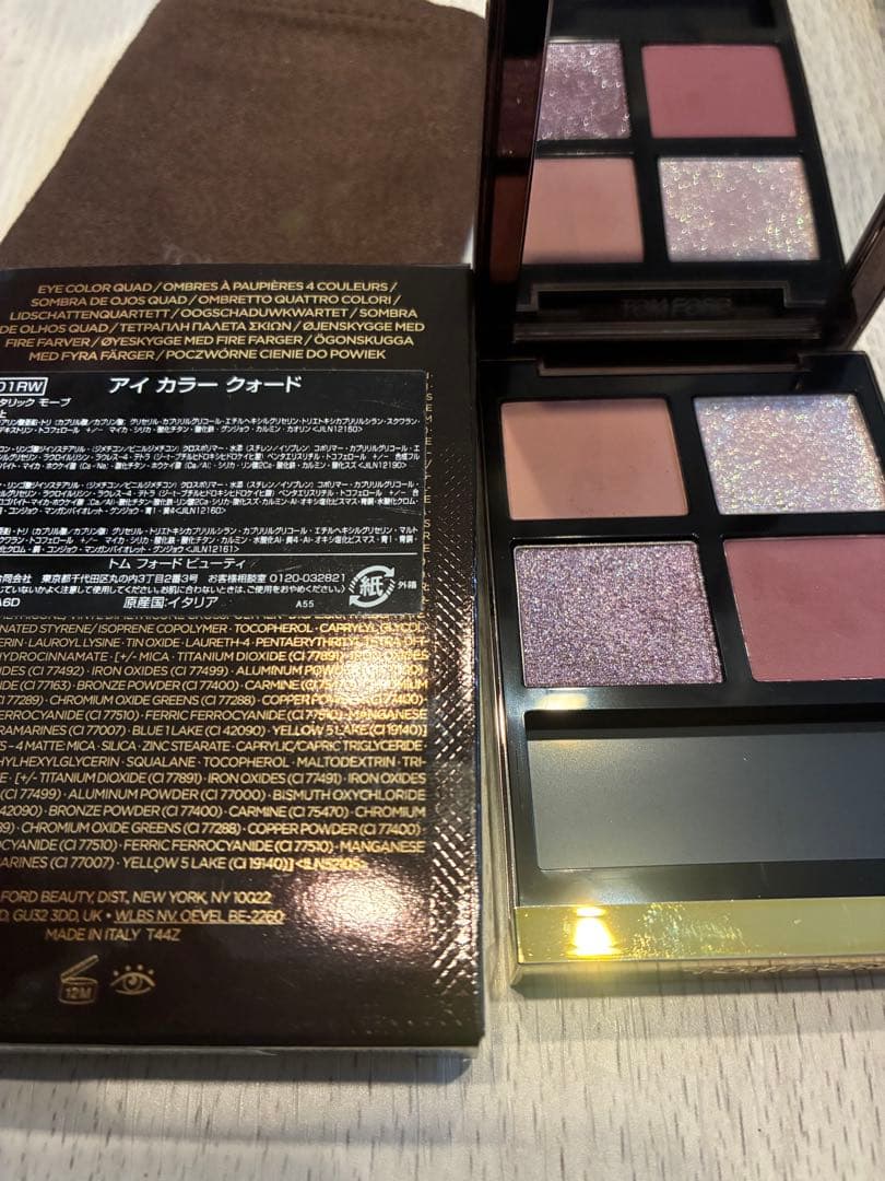 トムフォード アイカラークォード　01RW メタリックモーブ