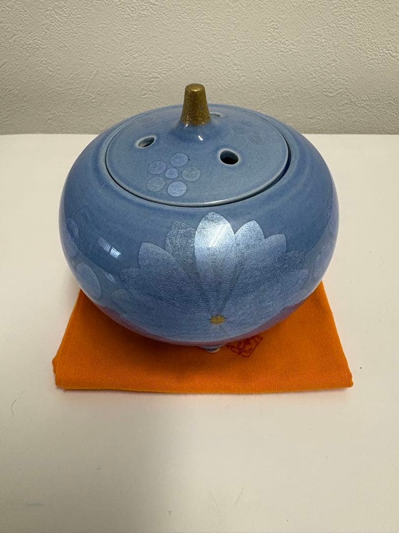 中田一於 九谷 淡青釉裏銀彩 花蝶文 香炉 共箱 伝統工芸