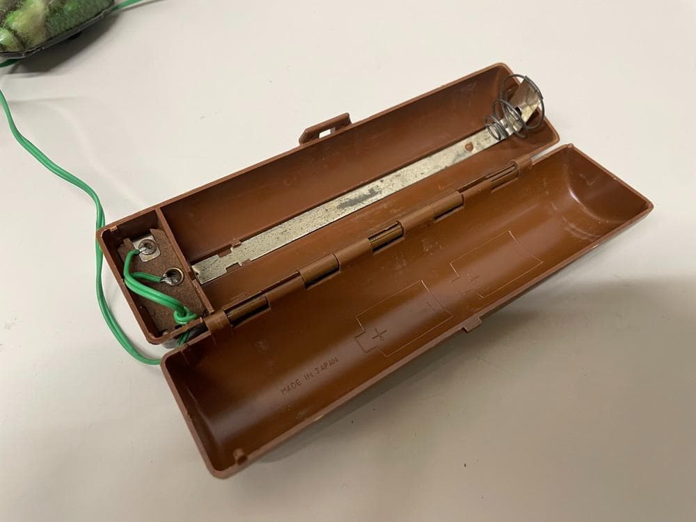 ◆恐怖の地底怪獣バラゴン ブリキ 緑色 ラジコン　09345