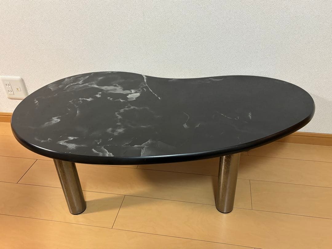 【送料込】マーブル調の勾玉型コーヒーテーブル