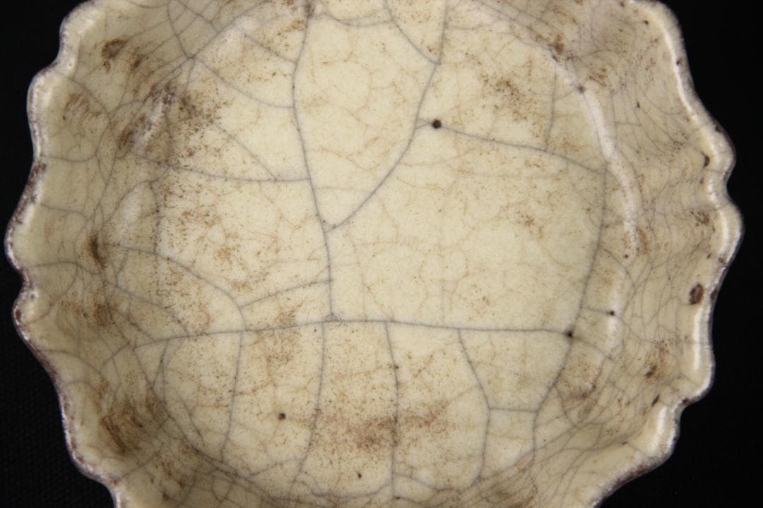 中国美術 開片釉 小皿　近代　哥窯　菱花形　茶道具　小鉢 裂紋釉 EN21-05