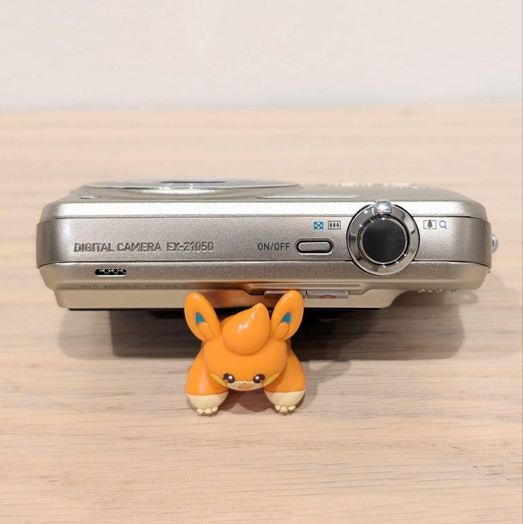 美品 動作確認済 CASIO EX-Z1050 デジカメ 付属品多数 ゴールド