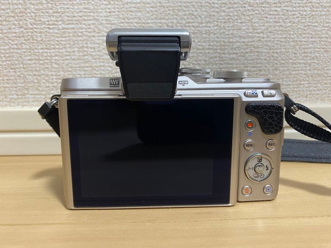 【シャッター少】OLYMPUS PEN E-PL8 ブラック14-42mmレンズ