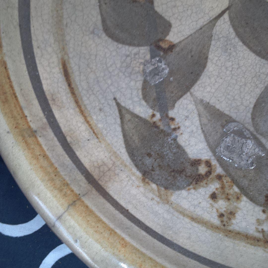 骨董３ 花模様の陶器の皿