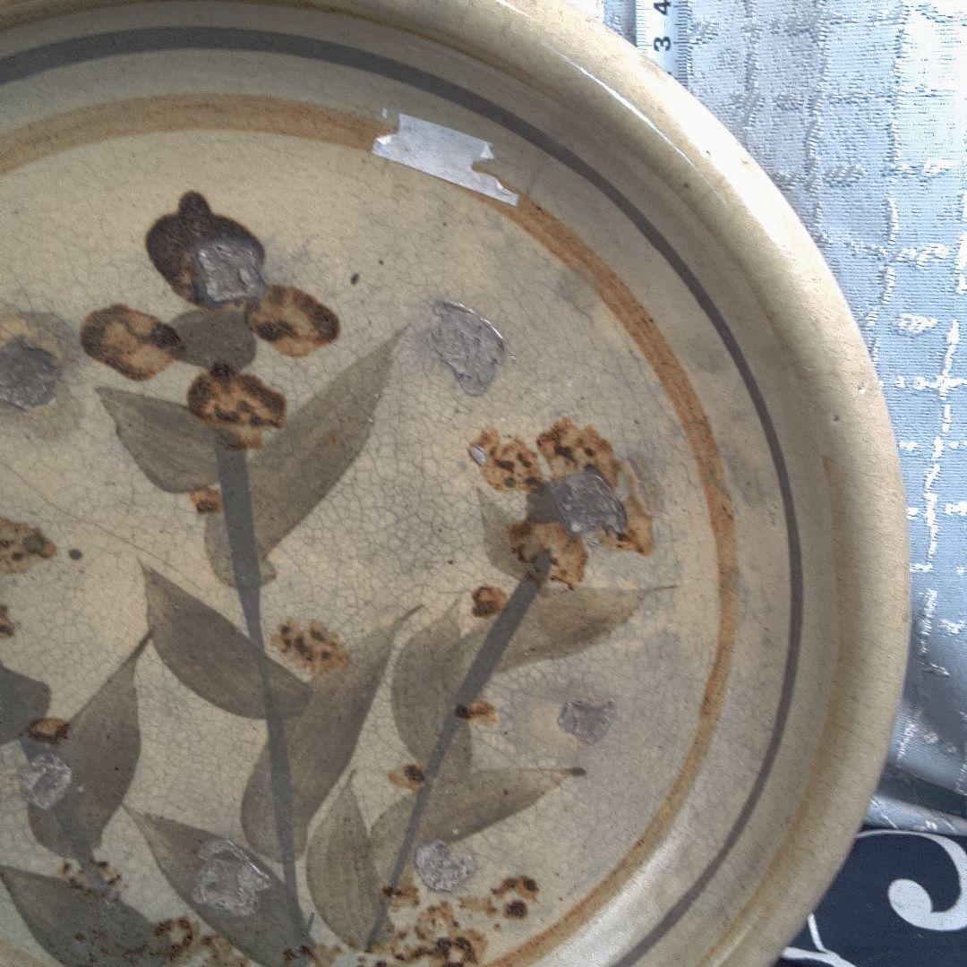 骨董３ 花模様の陶器の皿