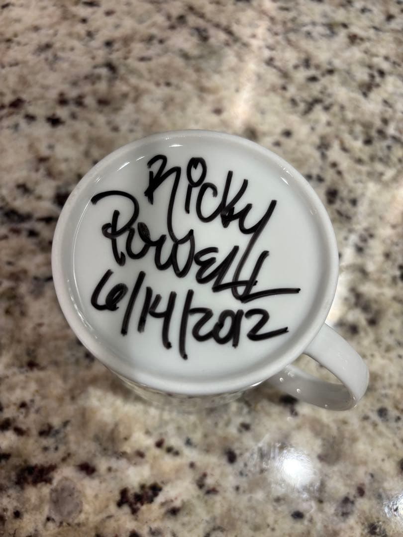 Ricky Powell 裏に直筆サイン入りマグカップ