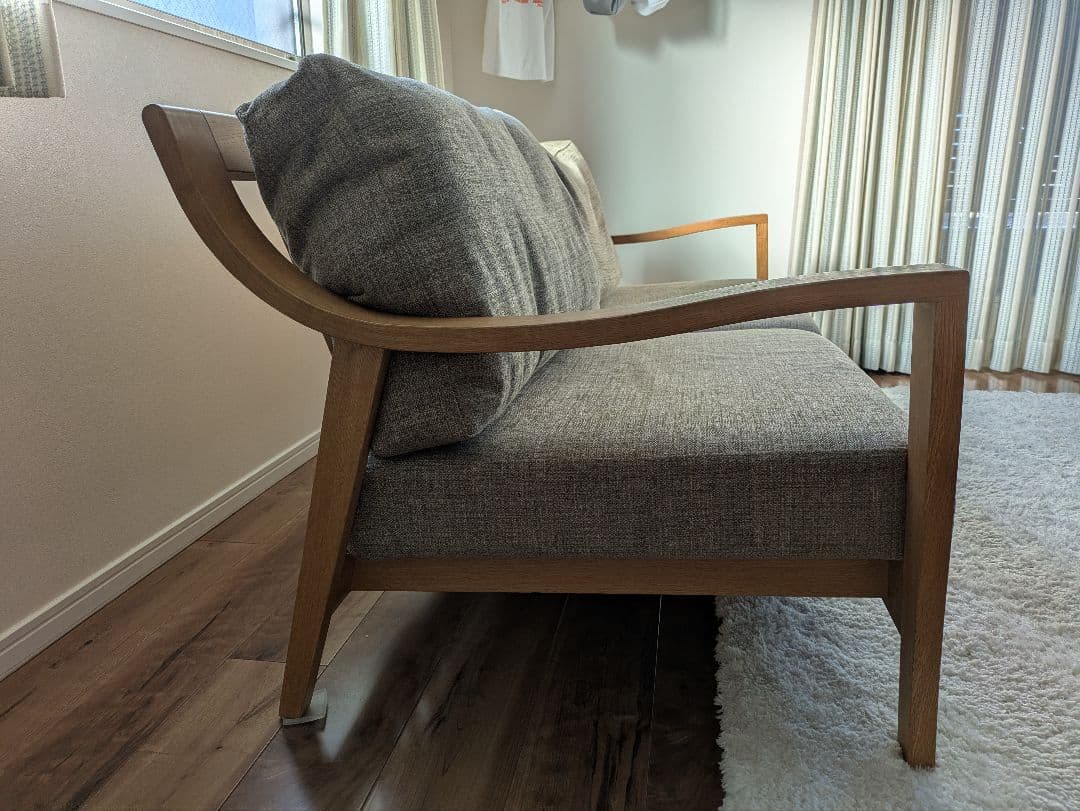 木製フレーム ブラウン系 布張り 2.5人掛けソファ