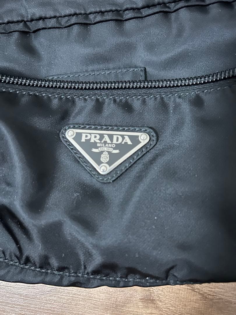 新品同様PRADA ブラック ボディバッグ、ウエストポーチ、ファニーパック
