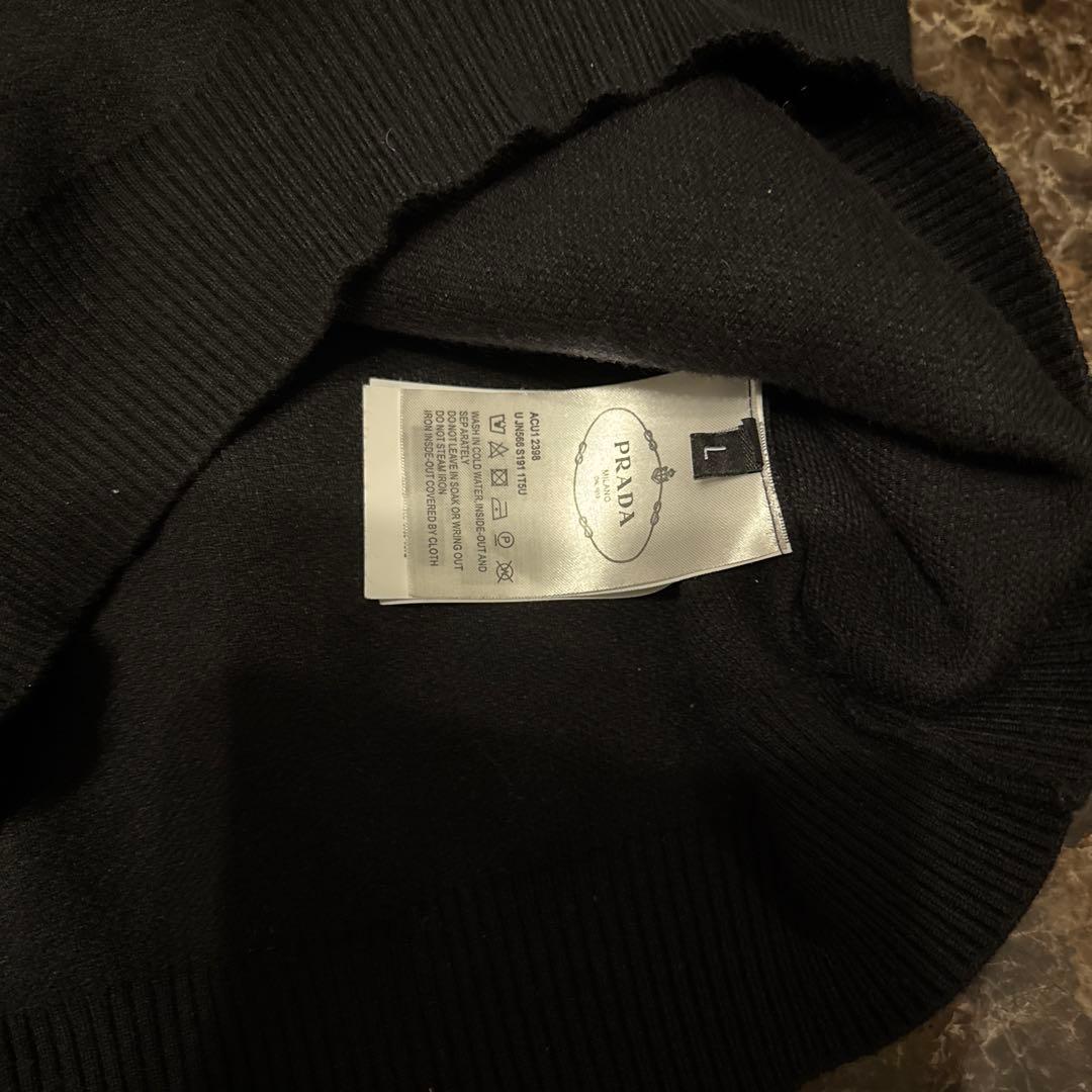 最終価格黒 ロゴ入りニットセーター ポケット付き