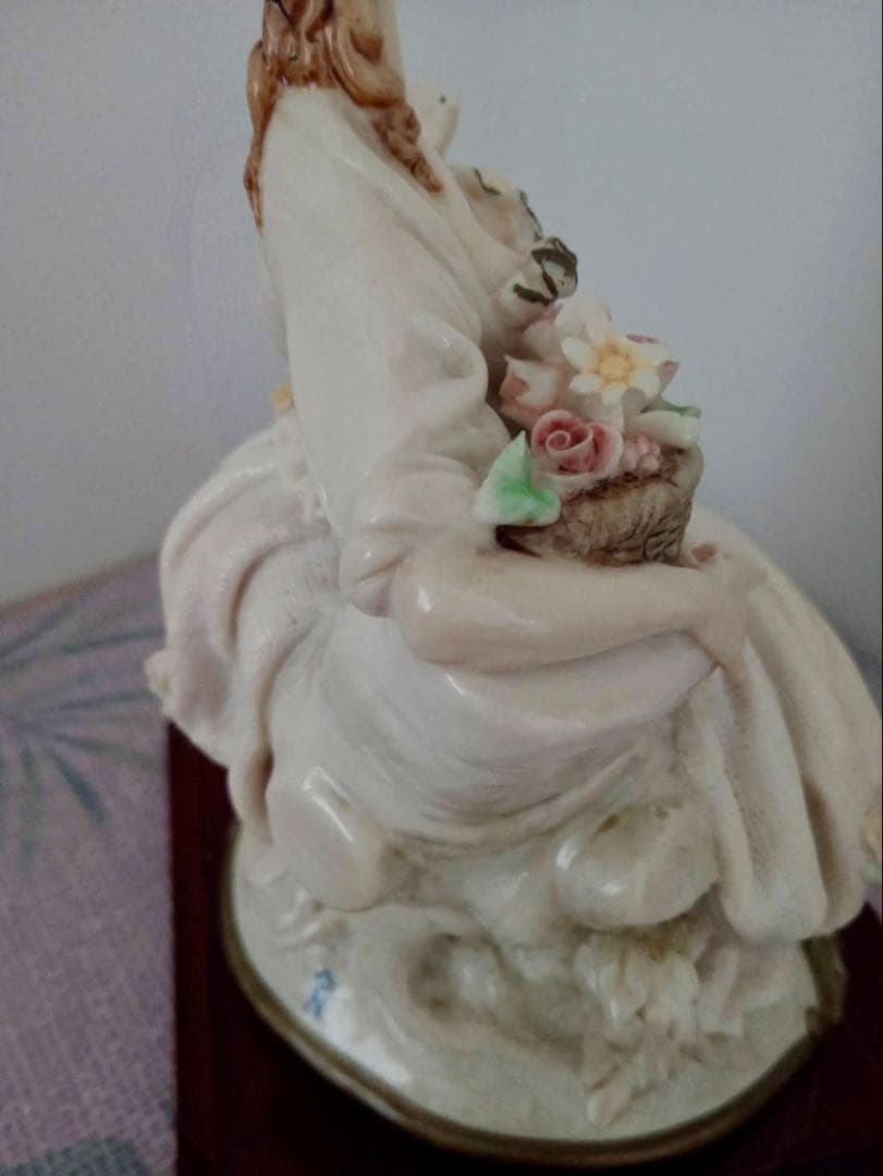 カポディモンテ　レース人形　フィギュリン　陶器　人形