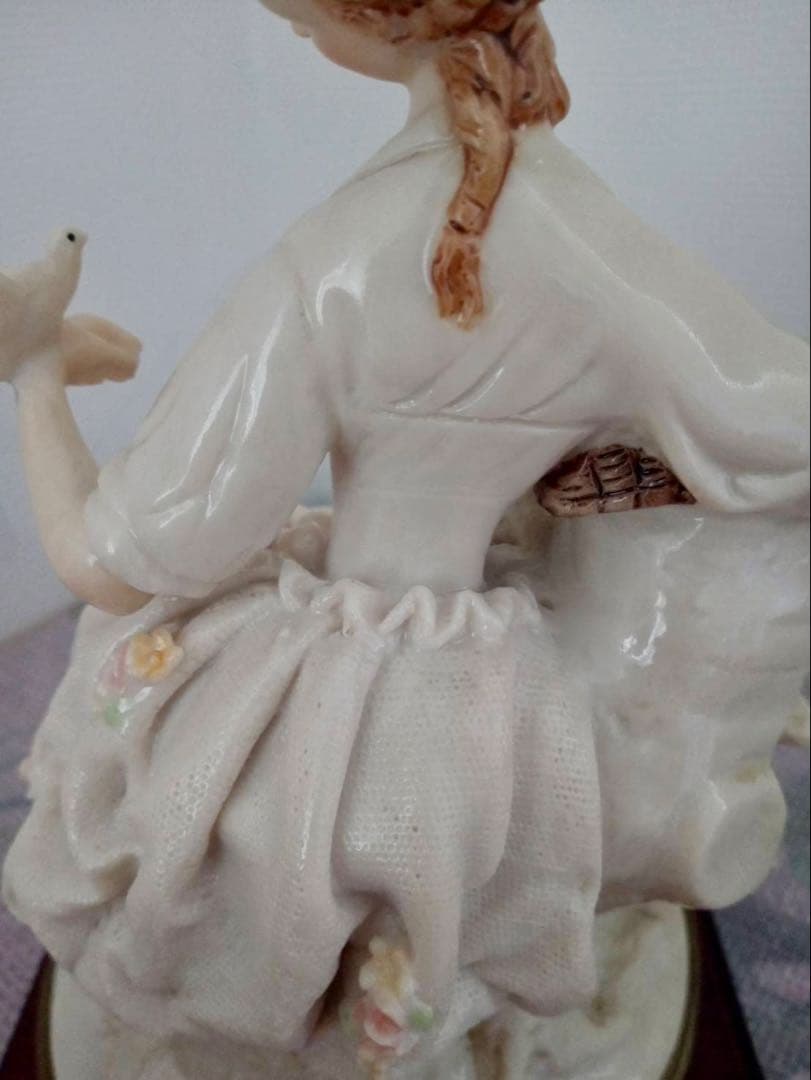 カポディモンテ　レース人形　フィギュリン　陶器　人形