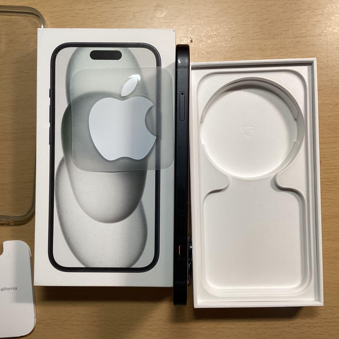 iPhone 15ブラック ケース付き