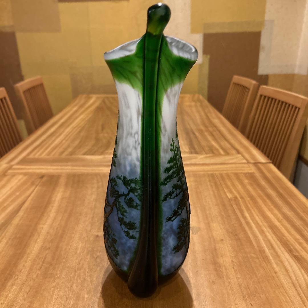 中国製　透かし彫刻花瓶　ガラス　緑松