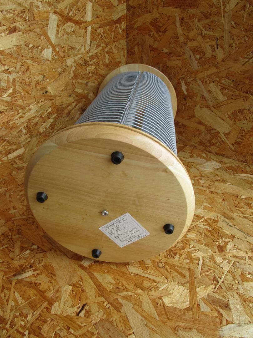 おしゃれなCDラック 木製と金属製 縦型　（CD合計144枚収納可能）