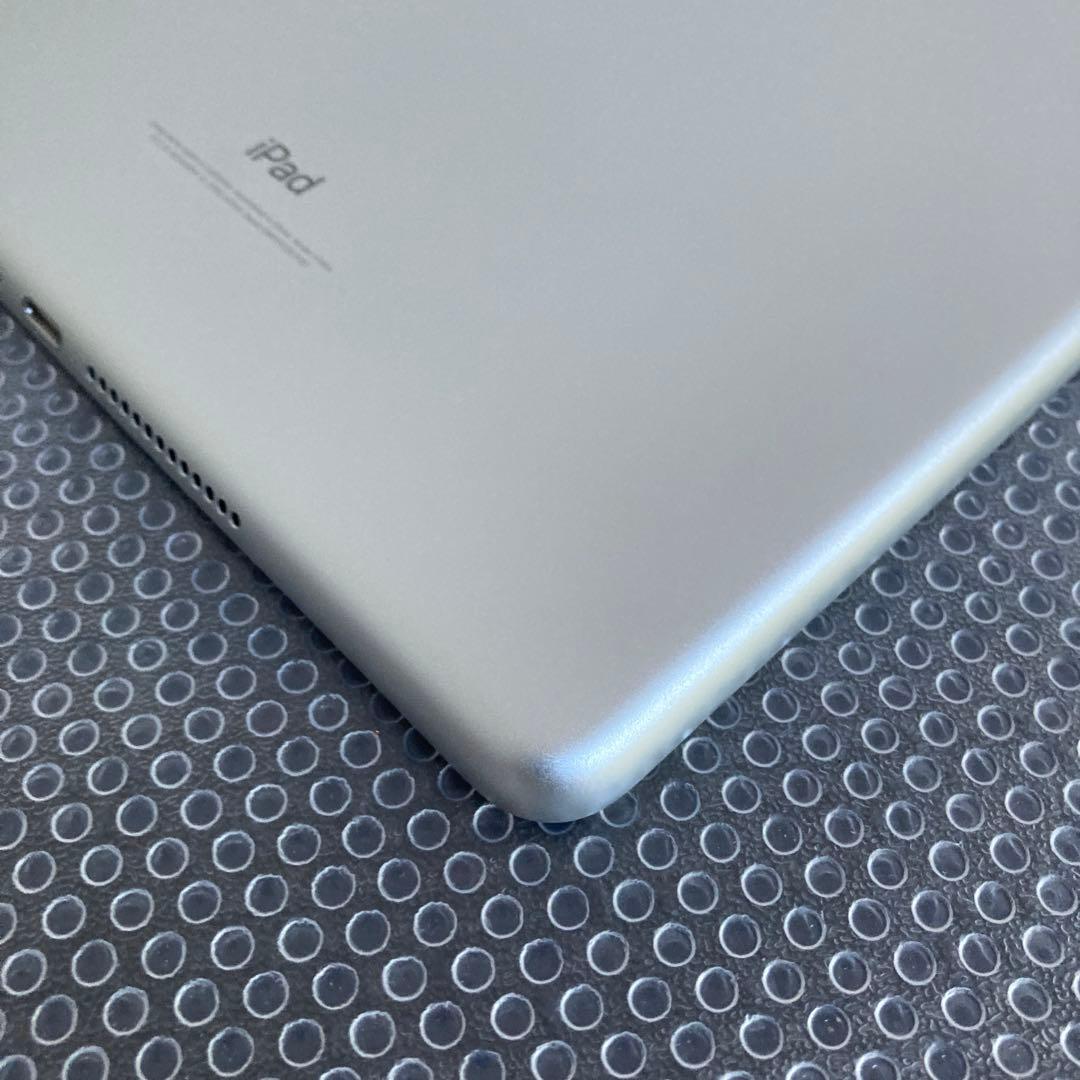 3185 美品☆電池ほぼ新品☆iPad6 第6世代 32GB SIMフリー☆