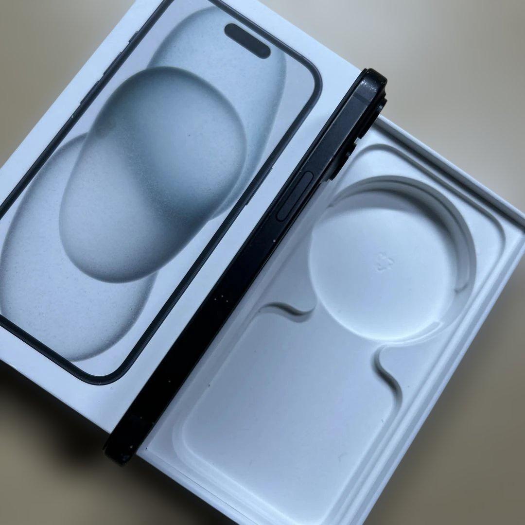 iPhone15 128GB SIMフリー　ブラック　背面割れあり